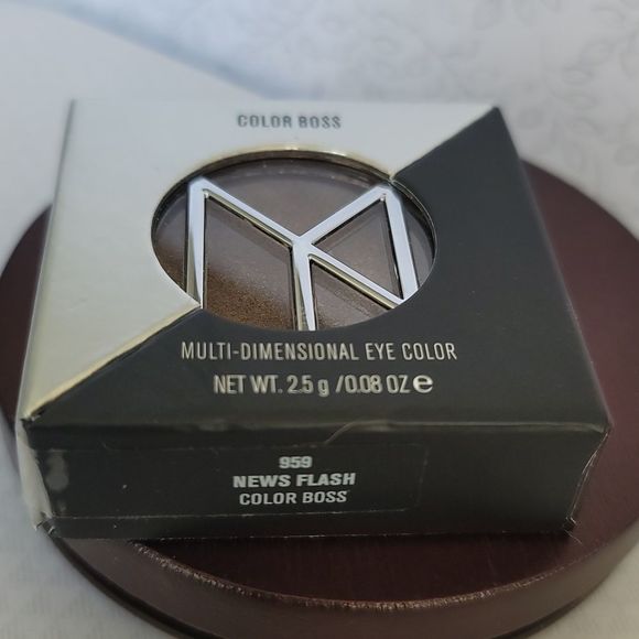 IL Makiage Multi Dimensional Eye Color - Color Boss - News Flash - Picture 2 of 8